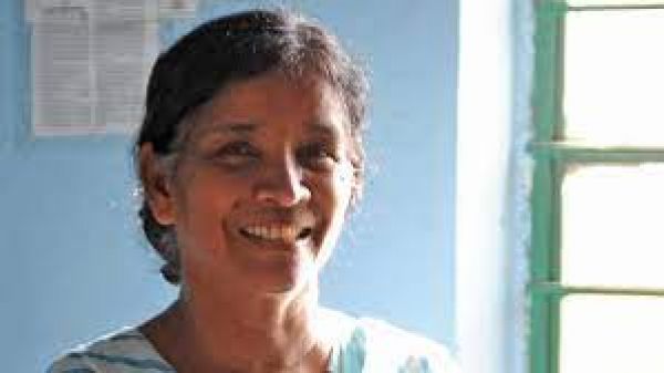 दुष्कर्म पीड़िता से मिलने पहुंची पद्मश्री सुधा वर्गीज को पुलिस ने हिरासत में लिया