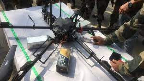 राजौरी में सेना के जवानों ने पाकिस्तानी ड्रोन से हथियार और पैसे किए बरामद