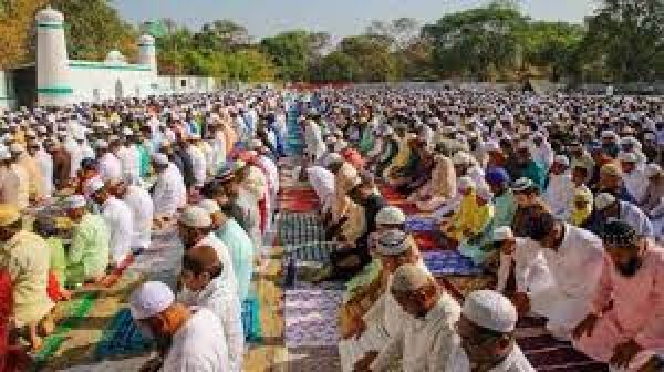  देशभर में आज मनाई जा रही है ईद