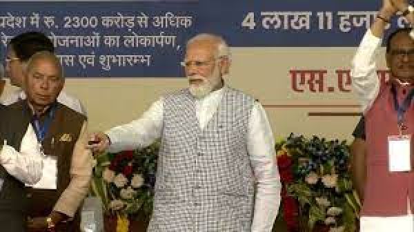 प्रधानमंत्री मोदी ने रीवा में 2300 करोड़ की नई रेल परियोजनाओं का किया शुभारम्भ