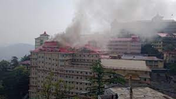 आईजीएमसी अस्पताल के ओपीडी भवन में आग से अफरातफरी