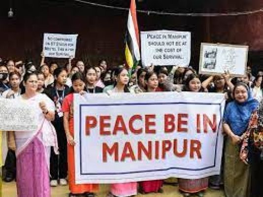  अशांत मणिपुर में भीड़ ने आयकर अधिकारी की हत्या की