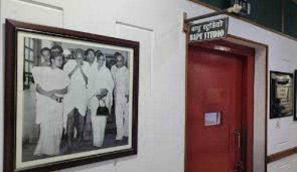 गांधी जी के कई गुमनाम प्रयासों को याद दिलाता है 'बापू स्टूडियो' : रामबहादुर राय
