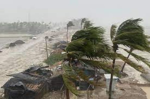 मोचा' से बच गया पश्चिम बंगाल, म्यांमार में मचाई तबाही