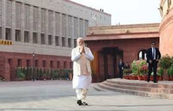 प्रधानमंत्री ने नव्य-भव्य संसद भवन को किया राष्ट्र को समर्पित