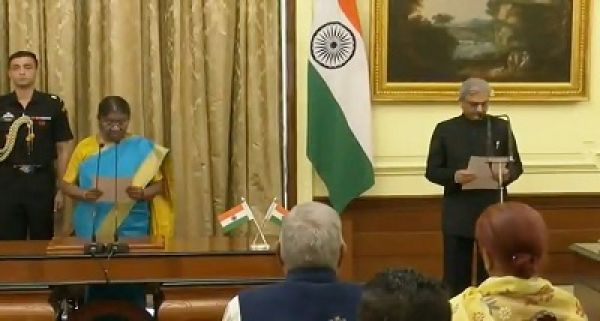 केंद्रीय सतर्कता आयुक्&zwj;त के रूप श्री प्रवीण कुमार श्रीवास्&zwj;तव ने ली शपथ