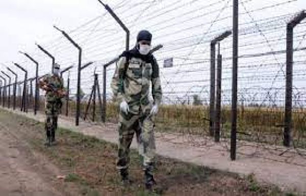 गलती से भारतीय सीमा में आए पाक नागरिकों को रेंजरों के हवाले किया