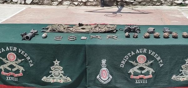 कुपवाड़ा के लोलाब में आतंकी ठिकाने का भंडाफोड़, हथियार और गोला-बारूद बरामद