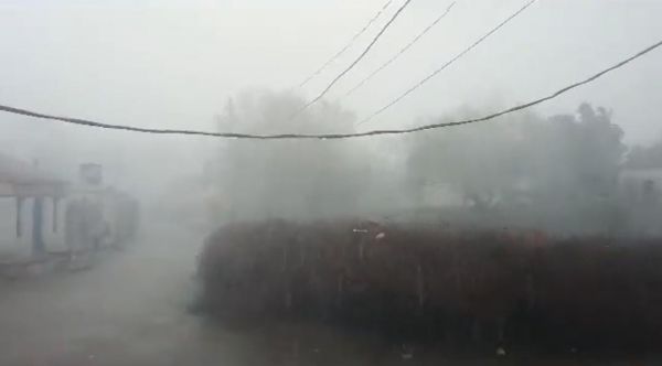 बिपरजॉय चक्रवात : गुजरात तट पर मूसलाधार बारिश के साथ समंदर में बवंडर शुरू