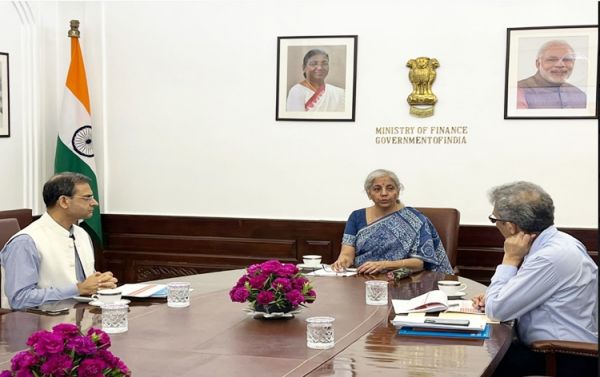 वित्त मंत्री निर्मला सीतारमण ने अधिकारियों से जीएसटी पंजीकरण प्रक्रिया को मजबूत बनाने के निर्देश दिए