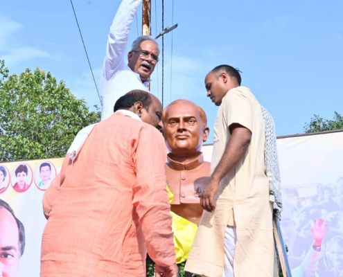 सीएम बघेल ने राजीव गांधी की प्रतिमा का अनावरण किया