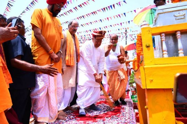 राज्यपाल विश्वभूषण ने निभाई छेरा-पहरा की रस्म