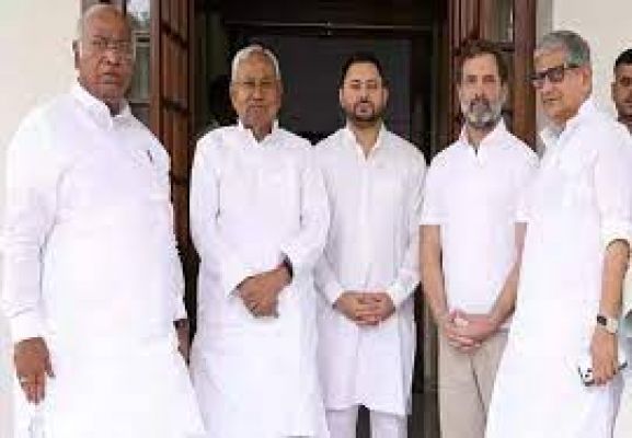 पटना में विपक्षी दलों की बैठक आज