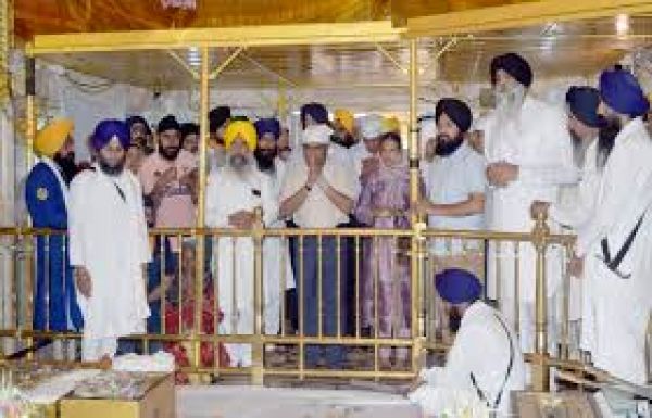 दरबार साहिब में नतमस्तक हुए भारतीय सेना प्रमुख मनोज पांडे