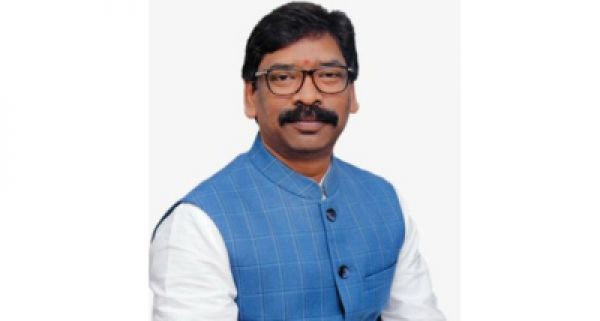 मुख्यमंत्री हेमंत सोरेन ने नर्सिंग और आईटीआई प्रशिक्षण पूरा करने वाले 500 युवाओं को राजधानी रांची में नियुक्ति पत्र सौंपा