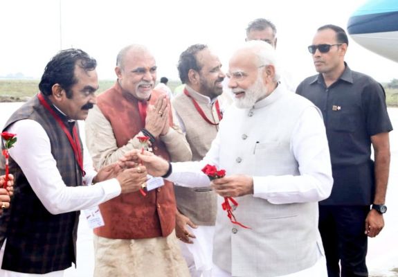 प्रधानमंत्री मोदी जबलपुर से हेलिकॉप्टर द्वारा शहडोल के लिए रवाना