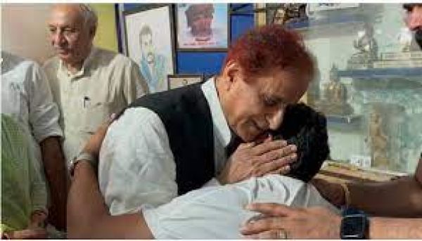 चंद्रशेखर से मिले आजम खां - बंद कमरे में की गुफ्तगू, सपा नेता बोले-हमला योगी सरकार की नाका