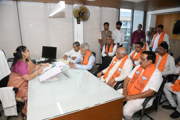 राज्यसभा चुनाव के लिए विदेश मंत्री जयशंकर ने दाखिल किया नामांकन