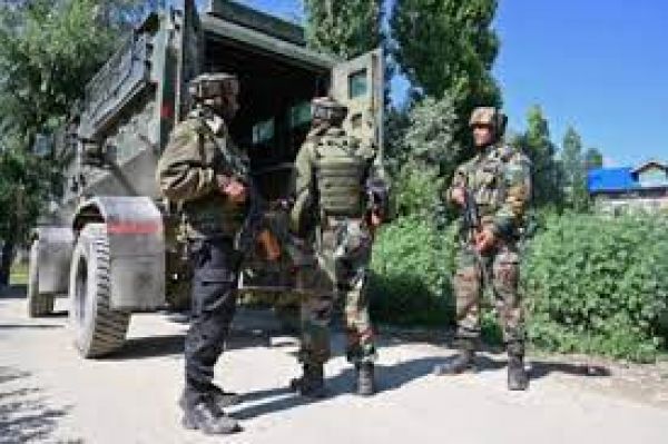 कश्मीर में आतंकियों ने बिहार के तीन मजदूरों को मारी गोली, गंभीर हालत में अस्पताल में भर्ती, तलाशी अभियान जारी