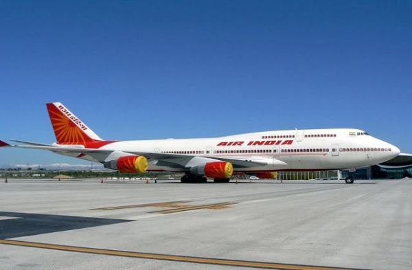 एयर इंडिया की फ्लाइट में मोबाइल फटा, उदयपुर में इमरजेंसी लैंडिंग