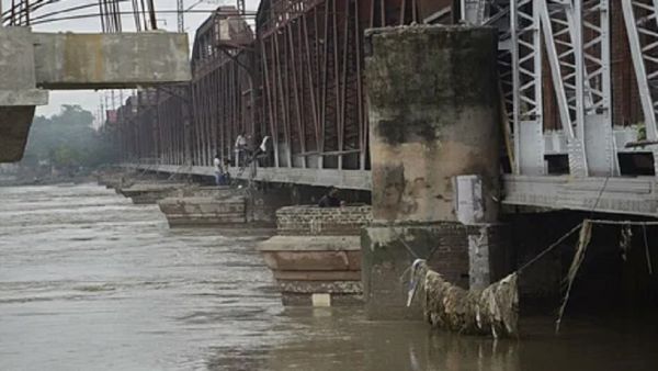 दिल्ली में यमुना नदी फिर उफान पर, तीसरी बार खतरे के निशान से ऊपर