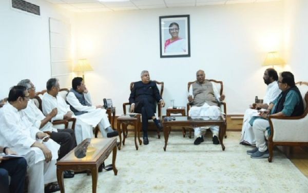 राज्यसभा के सभापति जगदीप धनखड़ ने सदन में कामकाज के सुचारू संचालन सुनिश्चित करने के लिए की सर्वदलीय बैठक