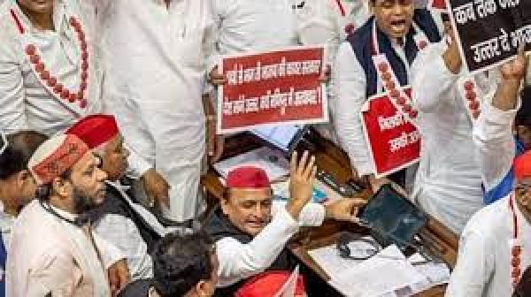 यूपी विधानसभा: बदले नियम, झंडा- बैनर, और मोबाइल नहीं ले जा सकेंगे सदस्य, अध्यक्ष को नहीं दिखा सकते पीठ