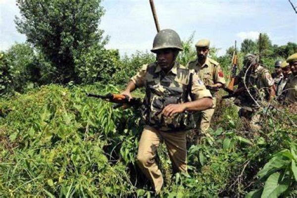 पुंछ की नियंत्रण रेखा के पास एक दर्जन से अधिक गांवों में सुरक्षा बलों का तलाशी अभियान जारी