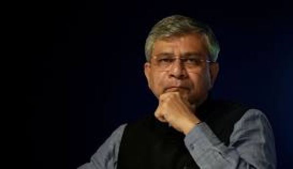 सरकार ने पारंपरिक शिल्&zwj;पकारों और कारीगरों को सहयोग देने के लिए पीएम-विश्&zwj;वकर्मा योजना को मंजूरी दी