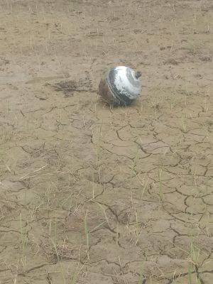 शिवपुरी जिले में आसमान से गिरे चमकदार गोले, क्षेत्र में दहशत