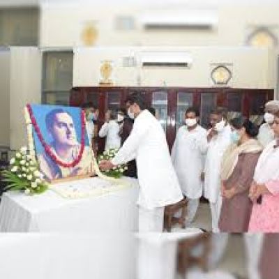 दिल्ली प्रदेश कांग्रेस ने आज भारत के पूर्व प्रधानमंत्री राजीव गांधी के 79वें जन्मदिन पर प्रदेश कार्यालय राजीव भवन में उन्&zwj;हें श्रद्धाजंलि दी AIR PIC