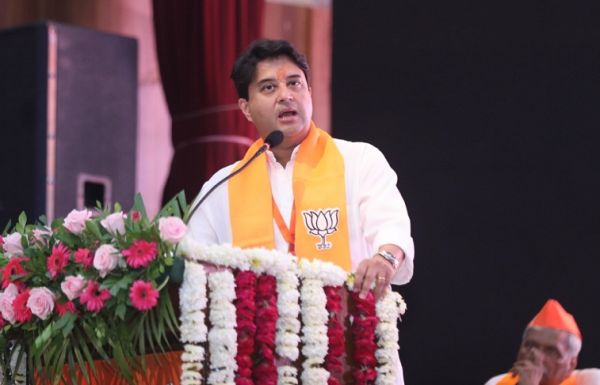 पिछले नौ वर्ष में बनी पहचान सदियों तक भारत का मार्ग प्रशस्त करेगीः सिंधिया