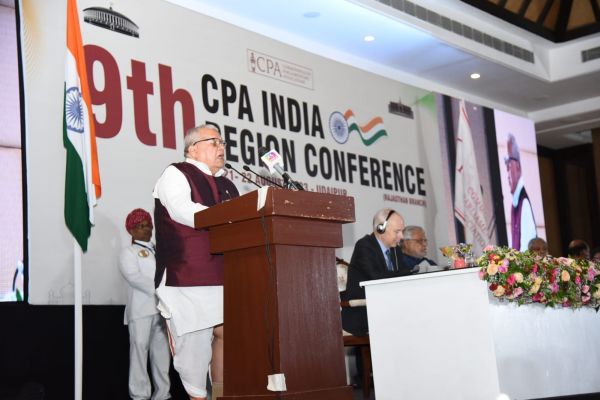 जनप्रतिनिधियों को आमजन का रोल मॉडल बनना पड़ेगा: उपराष्ट्रपति