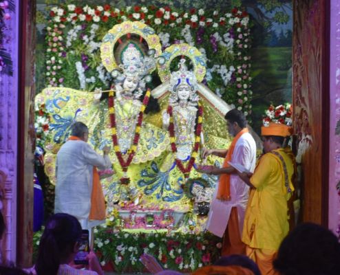 ब्रज में आनंद भयौ, जय यशोदा लाल की...