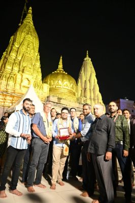 वाराणसी पहुंचे भारतीय क्रिकेट टीम के पूर्व कप्तान सचिन तेंदुलकर, एयरपोर्ट पर स्वागत