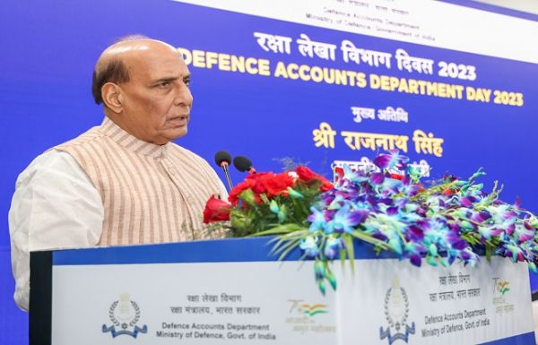 विकसित राष्ट्र के लिए आधुनिक हथियारों के साथ मजबूत सशस्त्र बल भी जरूरी : राजनाथ