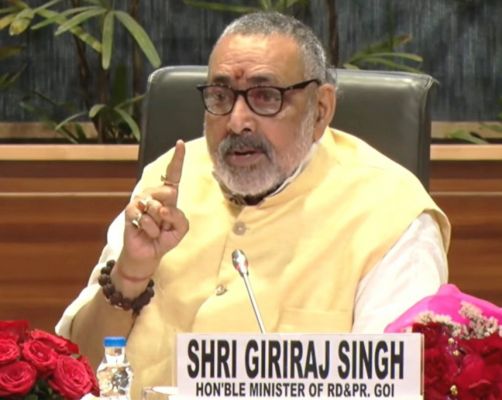 गिरिराज ने ग्रामीण विकास मंत्रालय की योजना में गड़बड़ी पर ममता बनर्जी से पूछे सवाल