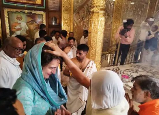 प्रियंका गांधी वाड्रा धार के मोहनखेड़ा पहुंची, तीर्थस्थल पर किया पूजन