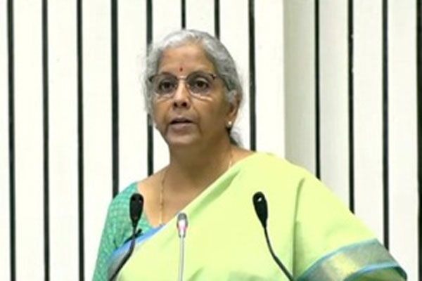 मोदी सरकार ने अर्थव्यवस्था को आगे बढ़ाने के लिए नज थ्योरी का इस्तेमाल किया : निर्मला