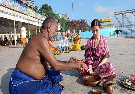 यूक्रेन की यूलिया पहुंचीं गया, युद्ध में मारे गए माता-पिता के मोक्ष के लिए किया पिंडदान