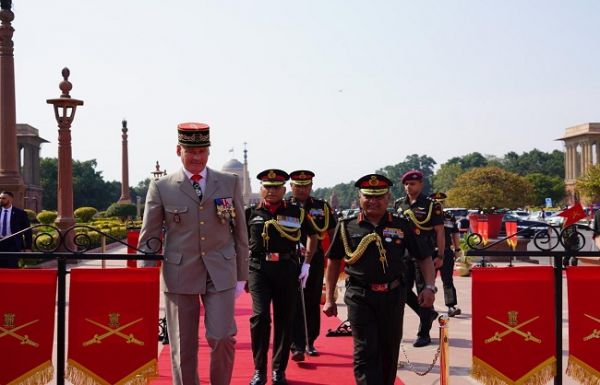 फ्रांसीसी सेनाध्यक्ष जनरल पियरे शिल भारत दौरे पर, जनरल मनोज पांडे से मिले