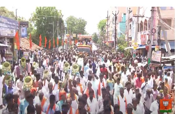 तमिलनाडु में डीएमके पर बरसे भाजपा अध्यक्ष नड्डा, पन्नीरसेल्वम के समर्थन में किया रोड शो