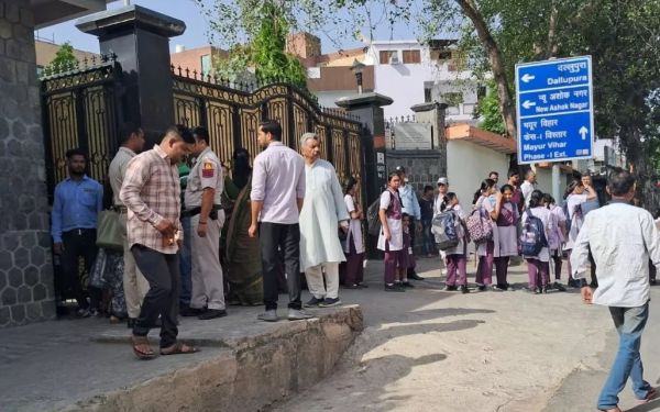 दिल्ली-एनसीआर के दर्जनभर से अधिक स्कूलों को बम से उड़ाने की धमकी
