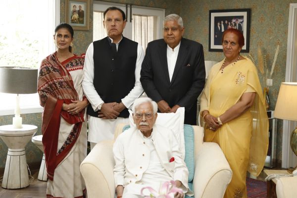 उपराष्ट्रपति ने पूर्व विदेश मंत्री नटवर सिंह को जन्मदिन की बधाई दी