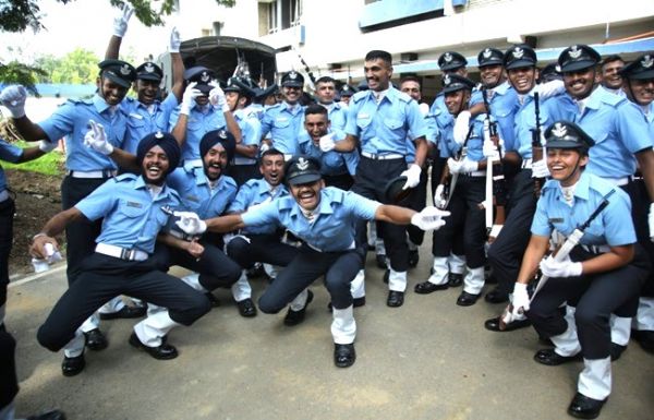 वायु सेना प्रमुख ने हैदराबाद में 235 फ्लाइट कैडेट्स को दिए राष्ट्रपति कमीशन