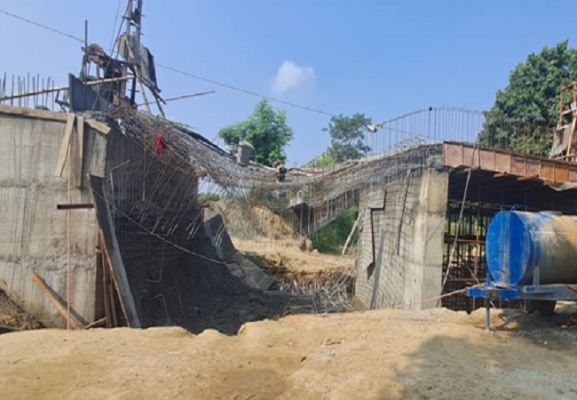 बिहार : अब मोतिहारी में निर्माणाधीन पुल गिरा, एक सप्ताह में तीसरा पुल धराशायी