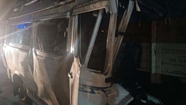 कर्नाटक में सड़क हादसा, दो बच्चों समेत 13 तीर्थयात्रियों की मौत