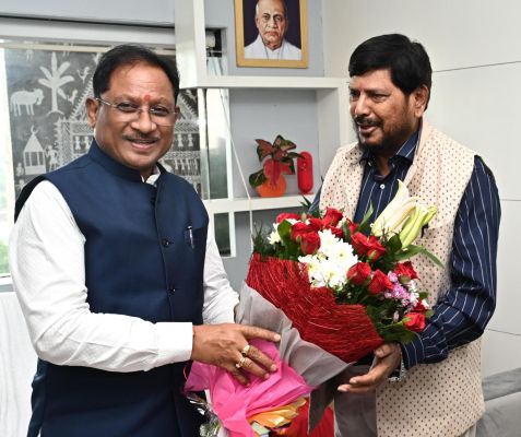 मुख्यमंत्री से मिले केंद्रीय राज्यमंत्री अठावले, की सामाजिक कल्याण कार्यक्रमों की सराहना