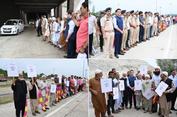 अमरनाथ यात्रियों के पहले जत्थे का घाटी पहुंचने पर गर्मजोशी से स्वागत