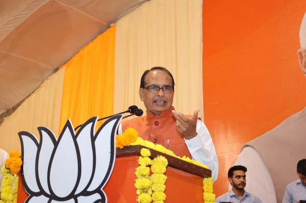  प्रधानमंत्री के मूल मंत्रों के साथ संगठन को आगे ले जाएंगे नए प्रदेश अध्यक्ष : शिवराज सिंह चाैहान